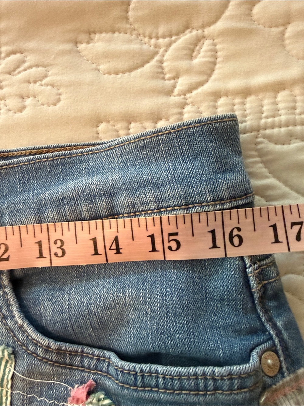 Upcycled denim shorts size 12 patchwork doily - Picture 4 of 6